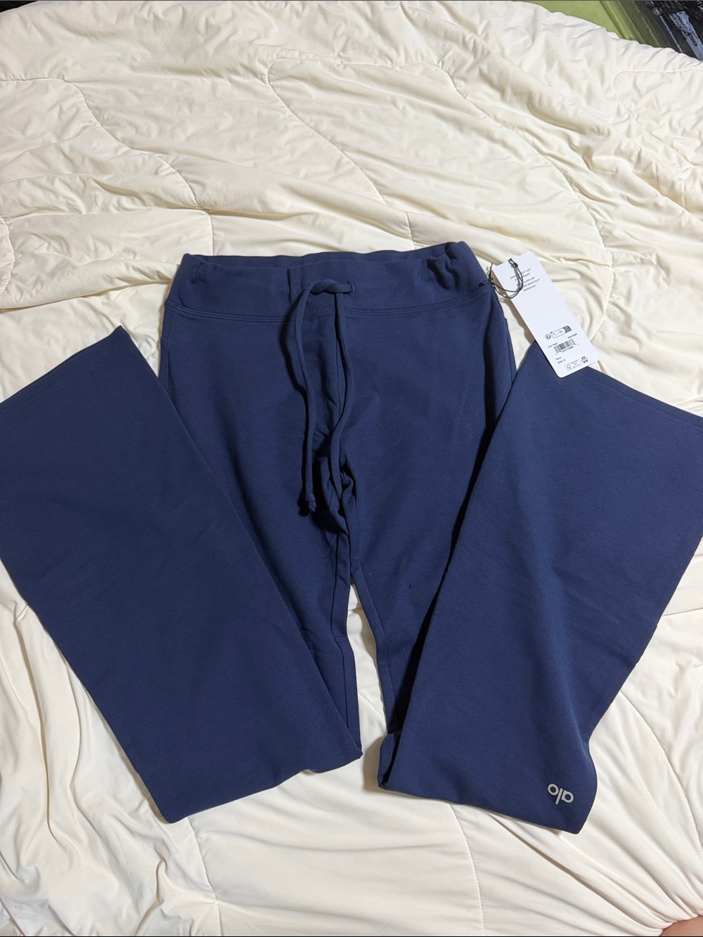 Alo yoga sway bootcut sweatpant navy Small